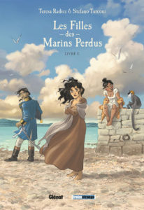 Couverture Les filles des marins perdus, Livre II, une plage avec deux femmes et un homme habillés comme au temps des pirates